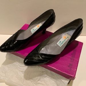 WOMEN’S LIZ CLAIBORNE HEELS.